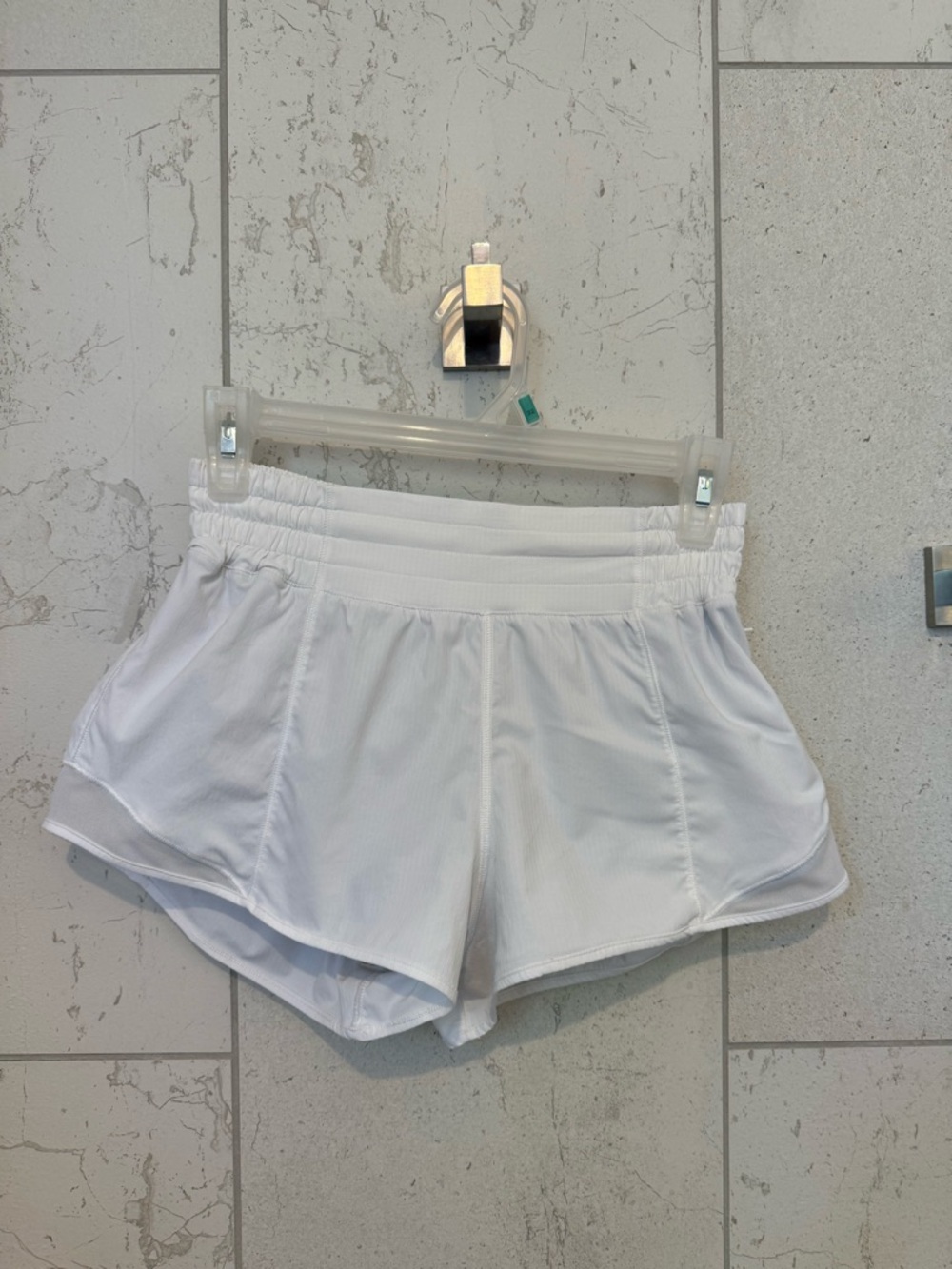 Lululemon Hotty Hot high-rise 2.5 inch size 4 white